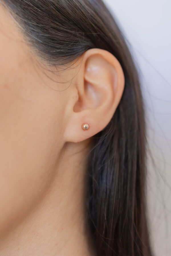 0058 Emma 4mm or (4) BABY STUDS DE BOLITA
