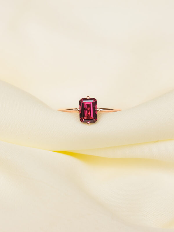 ANILLO CON RODOLITA