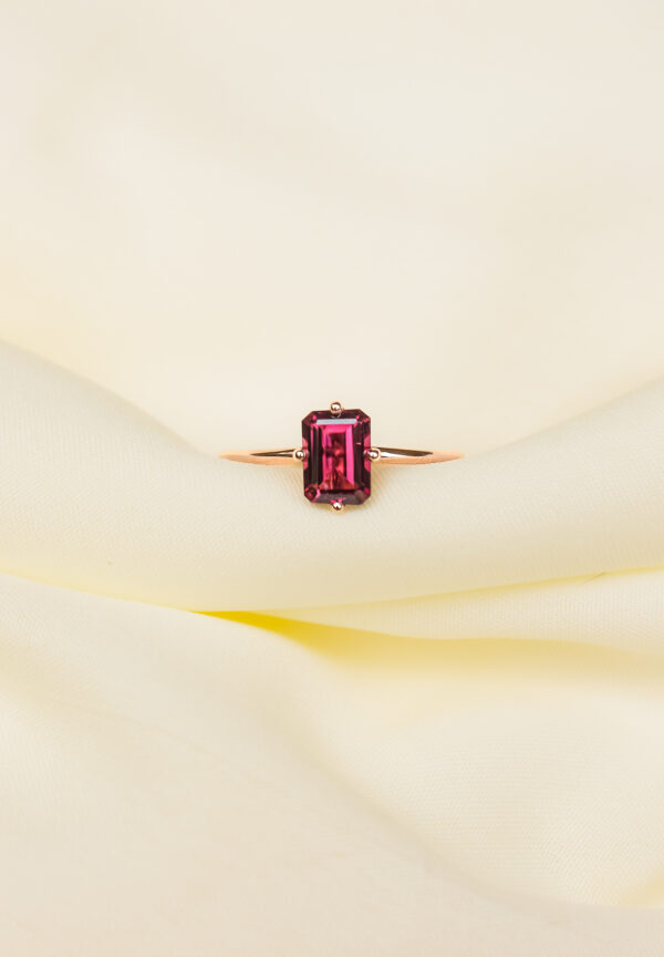 ANILLO CON RODOLITA