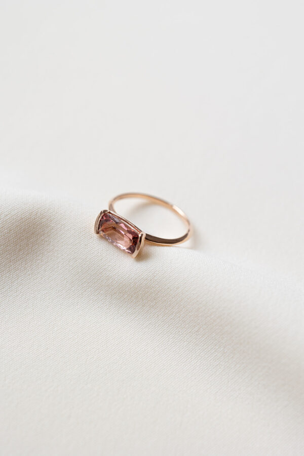ANILLO CON TURMALINA ROSA