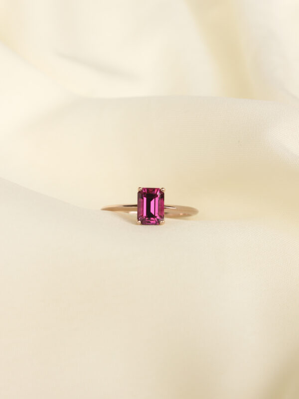 ANILLO CON RODOLITA
