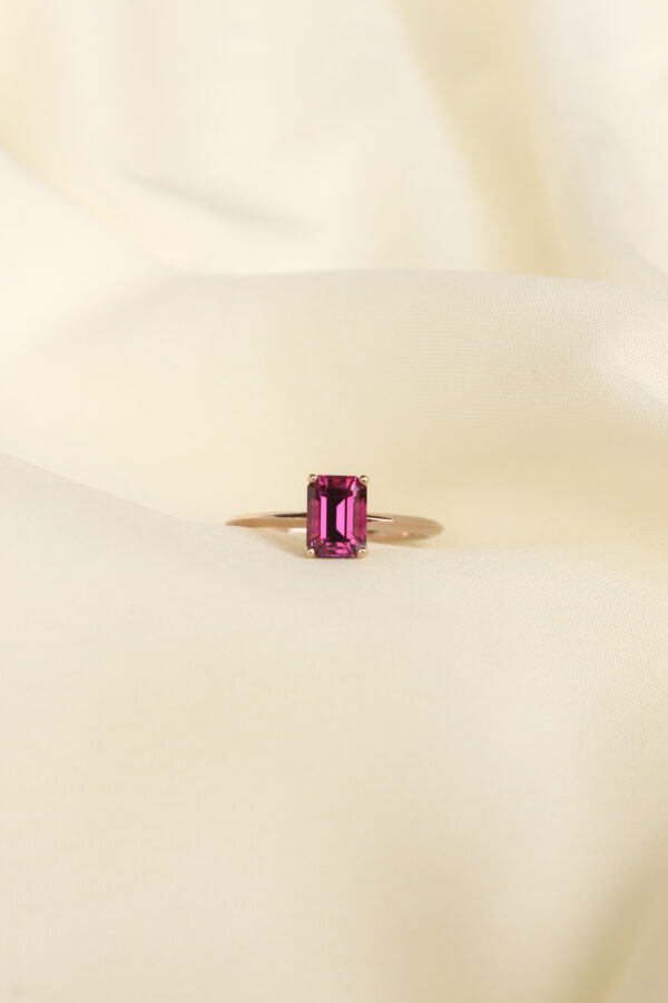 ANILLO CON RODOLITA