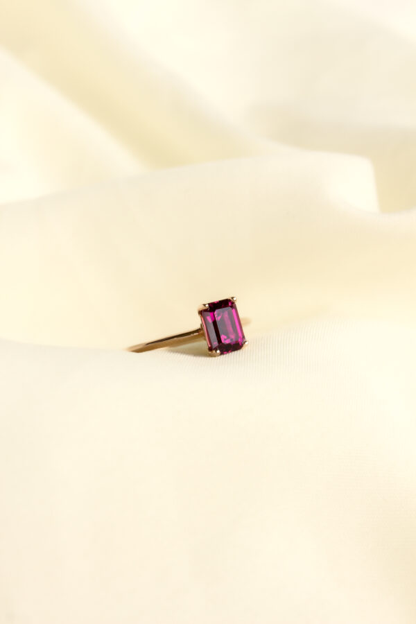 ANILLO CON RODOLITA