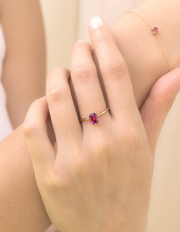 ANILLO CON RODOLITA