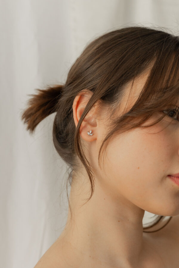 STUDS CON DIAMANTES