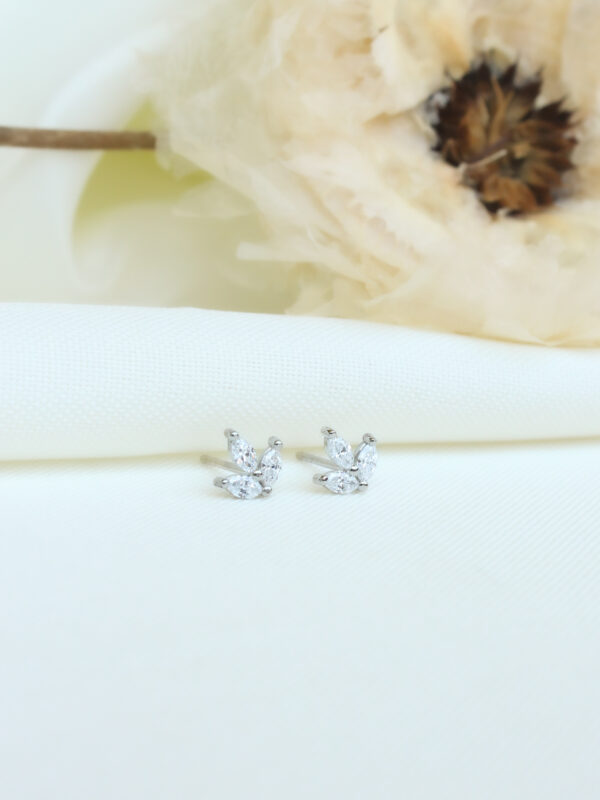STUDS CON DIAMANTES