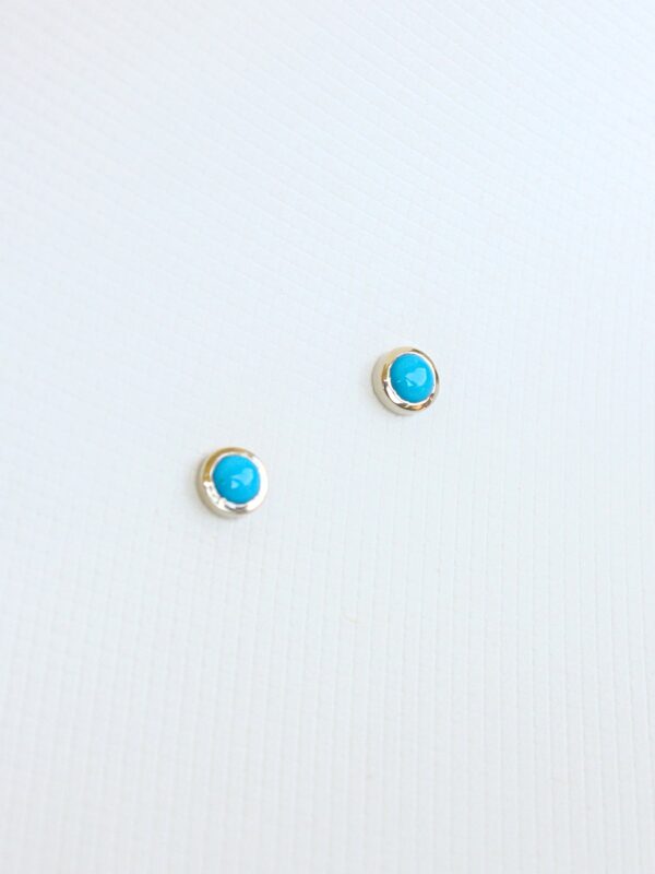 STUDS CON TURQUESAS