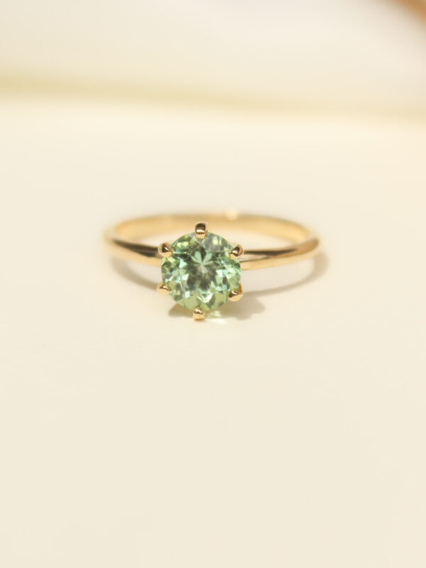 ANILLO CON TURMALINA MENTA