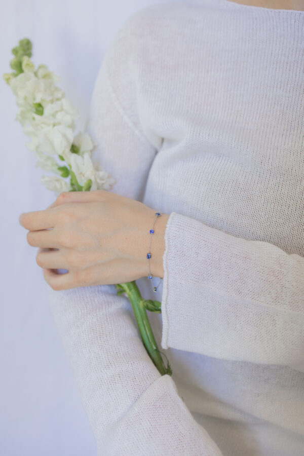 MG0812-B-3 PULSERA CON ZAFIROS