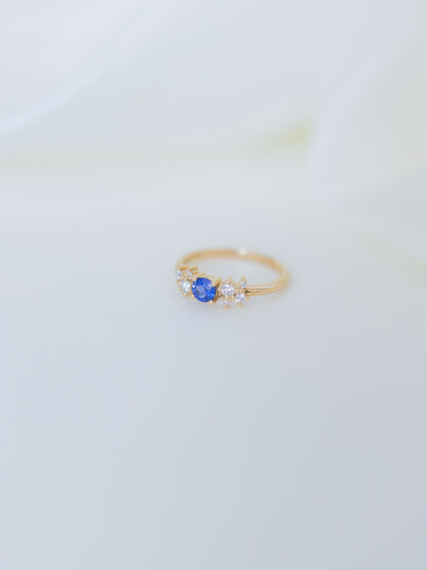ANILLO CON ZAFIRO