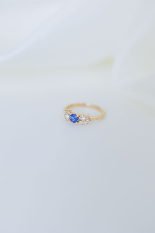 MG0820-1 ANILLO CON ZAFIRO