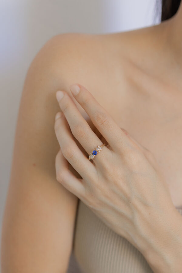 MG0820-4 ANILLO CON ZAFIRO