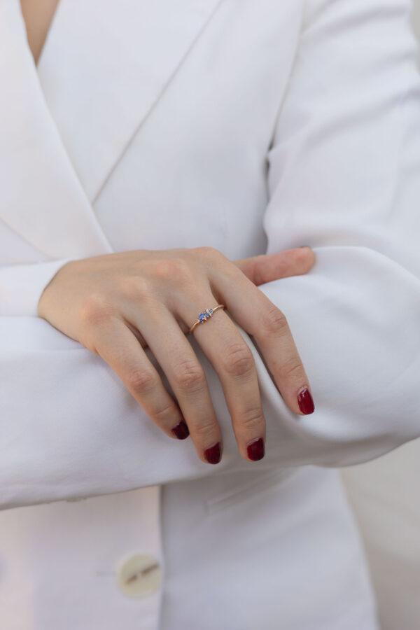 ANILLO CON ZAFIROS