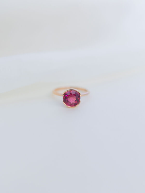 MG0826-1 ANILLO CON RUBELITA
