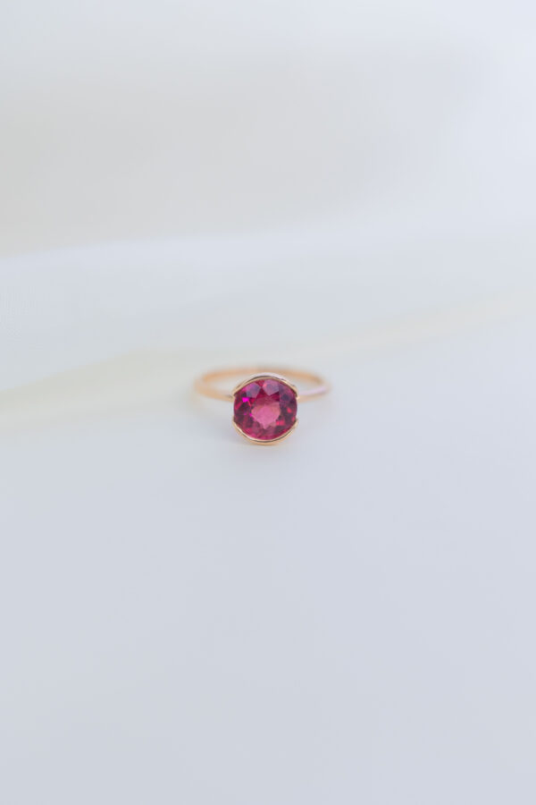 MG0826-1 ANILLO CON RUBELITA