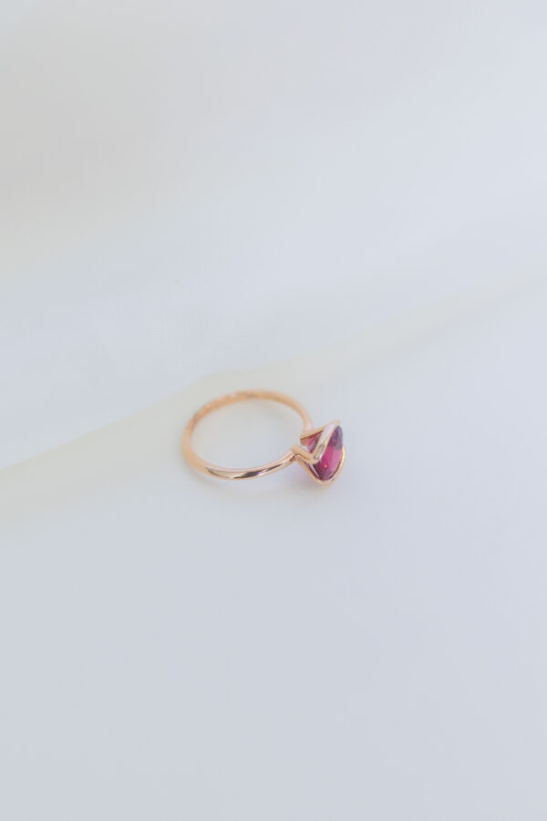 MG0826-3 ANILLO CON RUBELITA