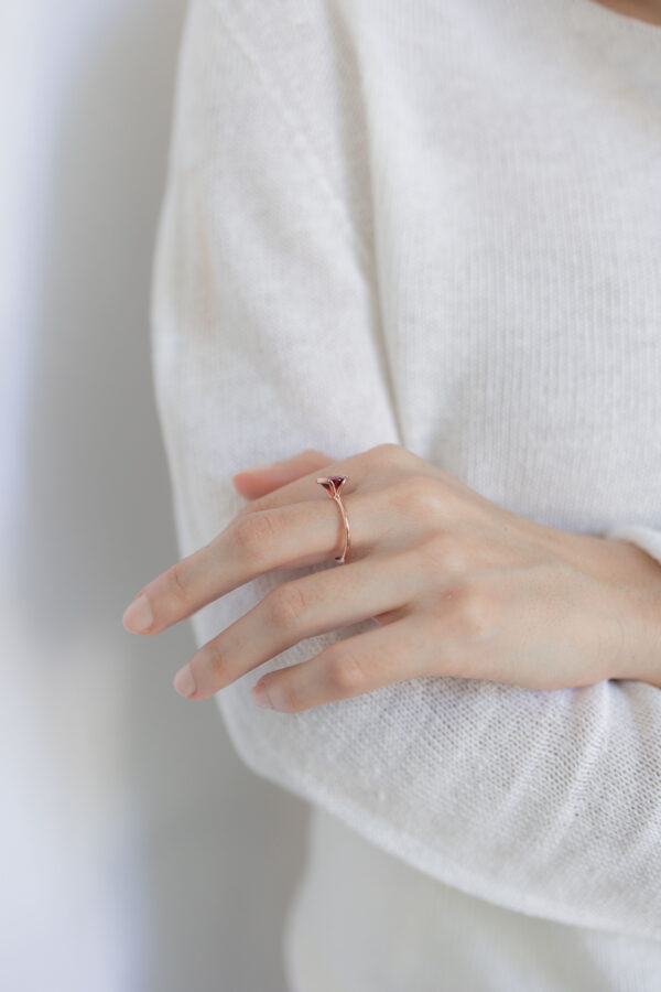 MG0826-5 ANILLO CON RUBELITA