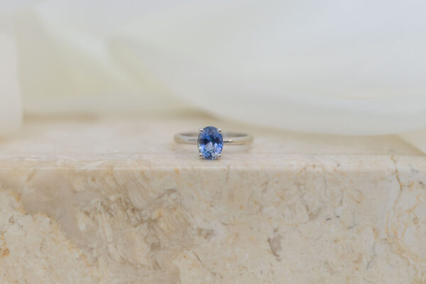 ANILLO CON ZAFIRO