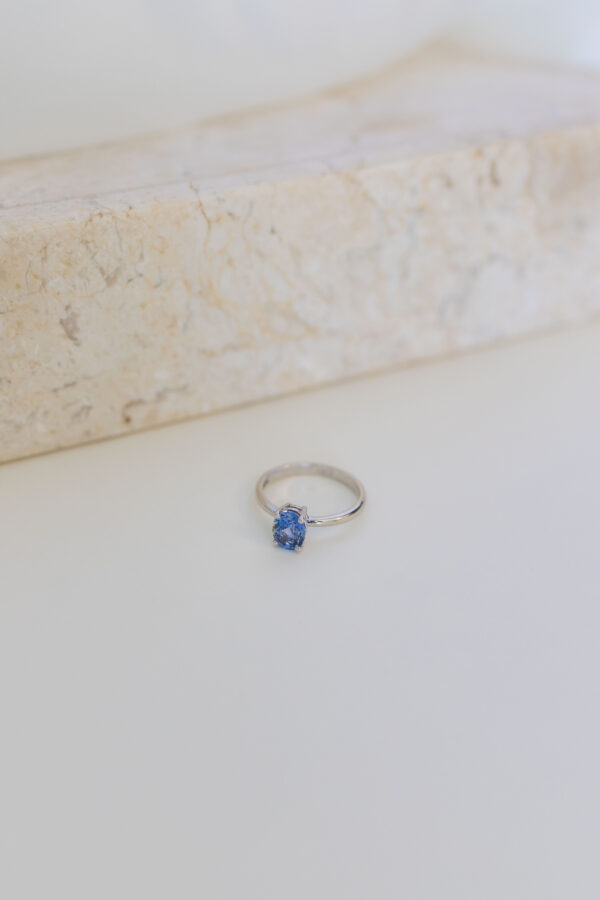 ANILLO CON ZAFIRO