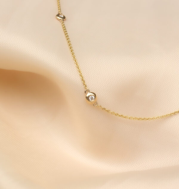 0073 - Karina con 11 diamantes rd oa COLLAR CON DIAMANTES