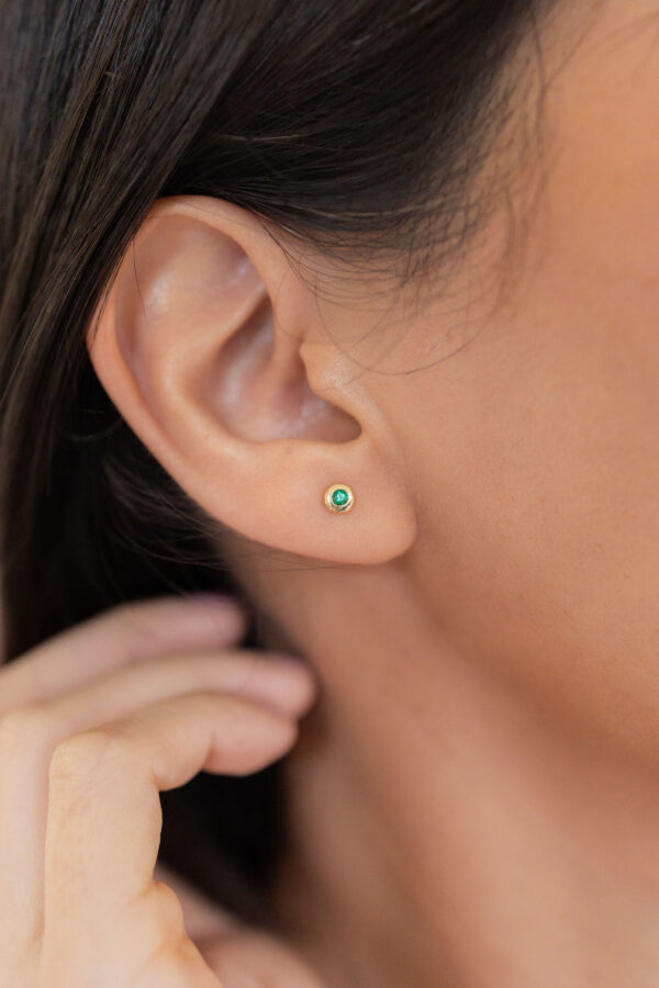 STUDS CON ESMERALDAS