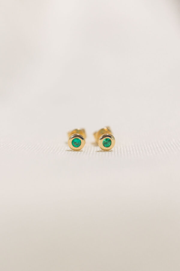 STUDS CON ESMERALDAS