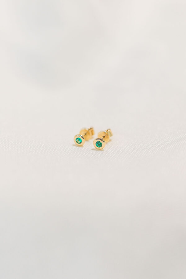 STUDS CON ESMERALDAS