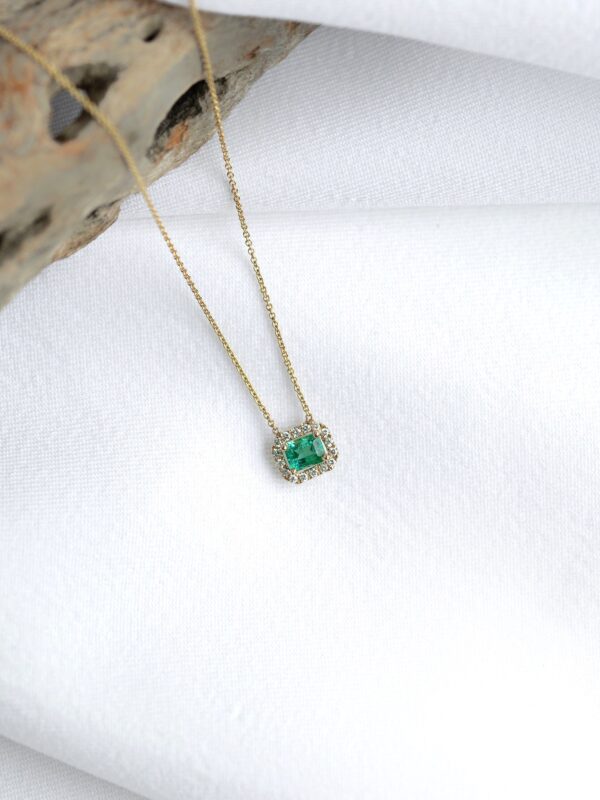 DIJE CON ESMERALDA Y DIAMANTES
