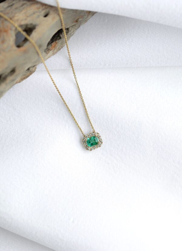 DR008 Yaya con esmeralda y diamantes oa14K (2) DIJE CON ESMERALDA Y DIAMANTES