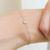 MG0337 - Maya con diamante redondo con oro blanco (1) PULSERA CON DIAMANTE