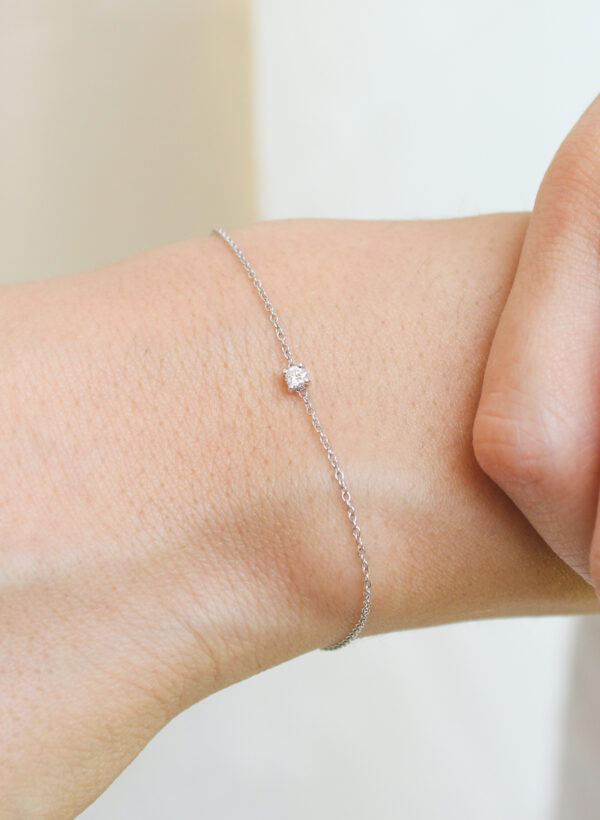 MG0337 - Maya con diamante redondo con oro blanco (1) PULSERA CON DIAMANTE