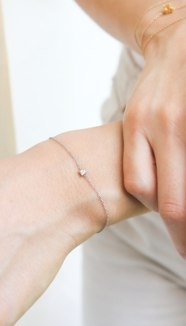 MG0337 - Maya con diamante redondo con oro blanco (3) PULSERA CON DIAMANTE
