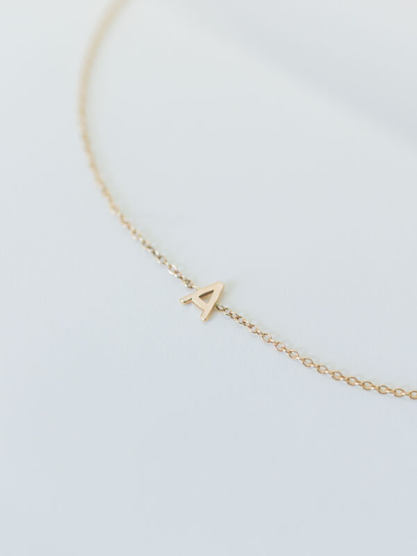 PULSERA CON INICIAL "A"
