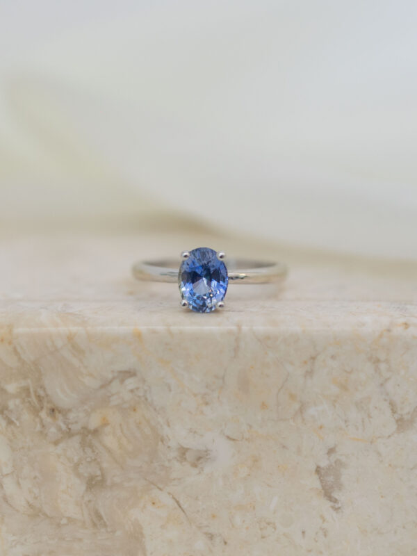 ANILLO CON ZAFIRO
