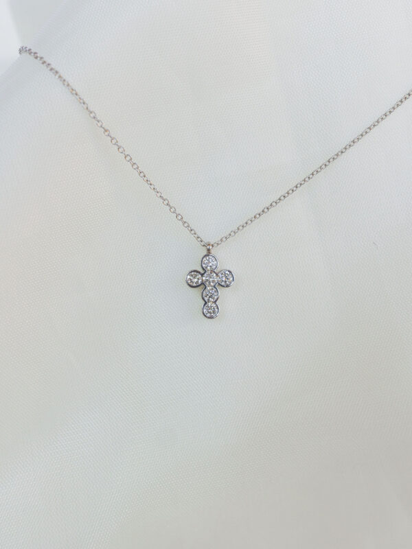 DIJE DE CRUZ CON DIAMANTES