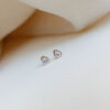 MG0882 - Julieta con diamantes 0.16cts corte corazón or(10) BABY STUDS CON DIAMANTES