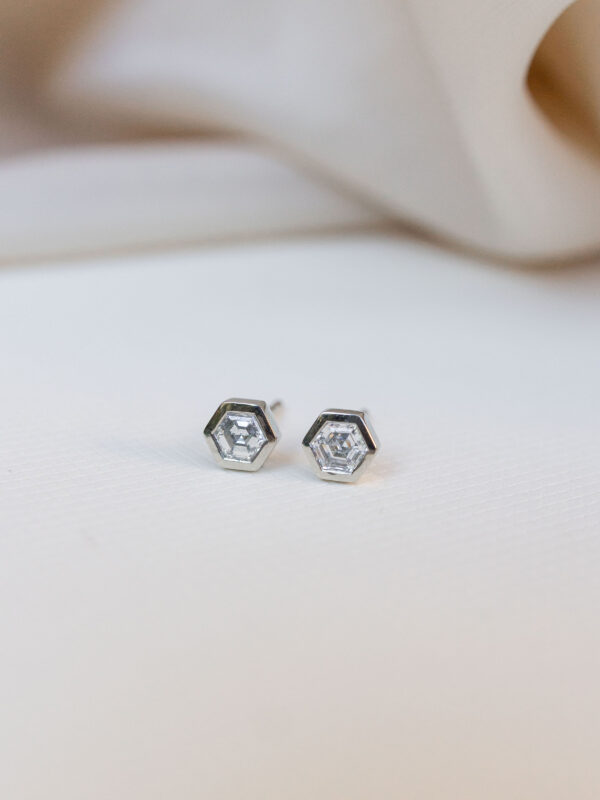 STUDS CON DIAMANTES
