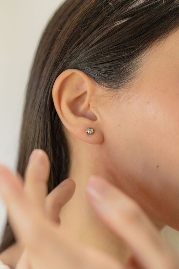 STUDS CON DIAMANTES
