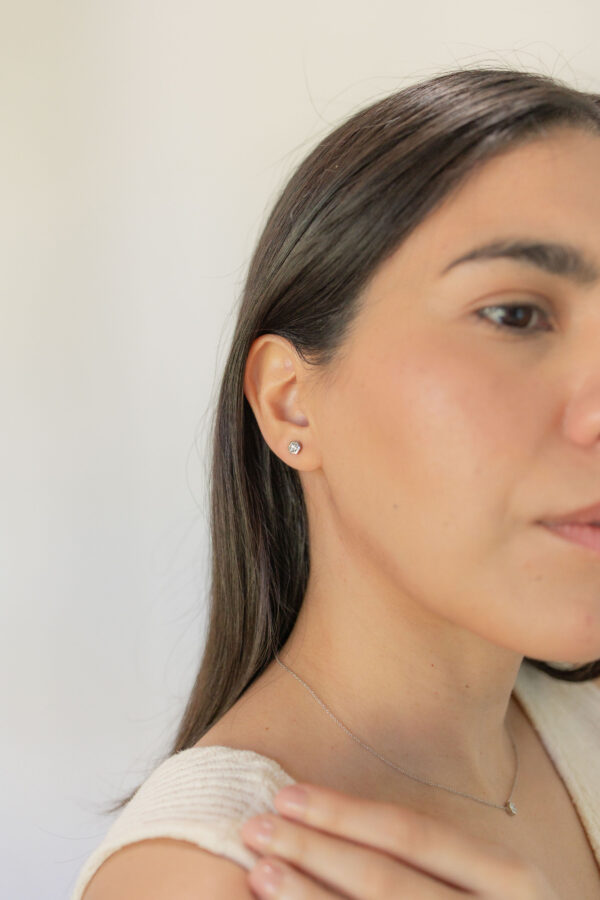 STUDS CON DIAMANTES