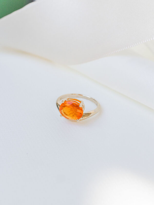 ANILLO CON ÓPALO DE FUEGO
