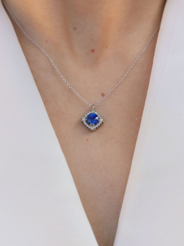 DIJE CON ZAFIRO Y DIAMANTES