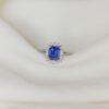 ANILLO CON ZAFIRO Y DIAMANTES