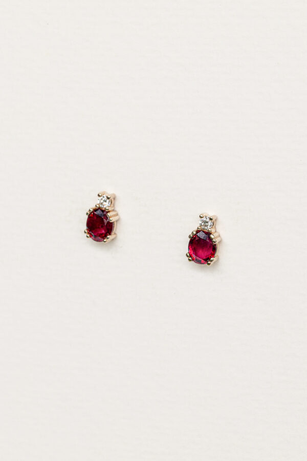 STUDS CON RUBÍES Y DIAMANTES