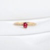 ANILLO CON ESPINELA Y DIAMANTES