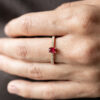 ANILLO CON ESPINELA Y DIAMANTES
