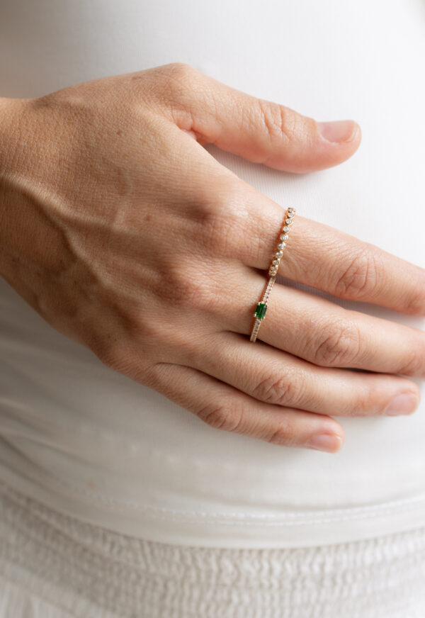 ANILLO CON TSAVORITA Y DIAMANTES